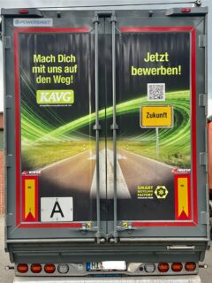 Heck des E-LKW als Aufruf, sich zu bewerben